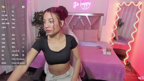 Snapshot of daphnne_tay chatting on 4, 1, 2025 dhapnne online show from 4, 1, 2025