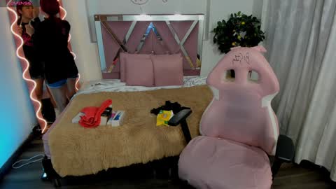 Snapshot of daphnne_tay chatting on 5, 2, 2025 dhapnne online show from 5, 2, 2025