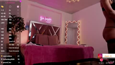 Snapshot of daphnne_tay chatting on 12, 3, 2025 dhapnne online show from 12, 3, 2025