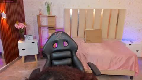 Snapshot of daphnne_tay chatting on 9, 9, 2025 dhapnne online show from 9, 9, 2025