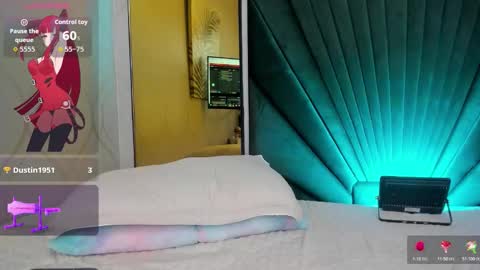 Snapshot of dara_petite_ chatting on 19, 10, 2025 online show from 19, 10, 2025