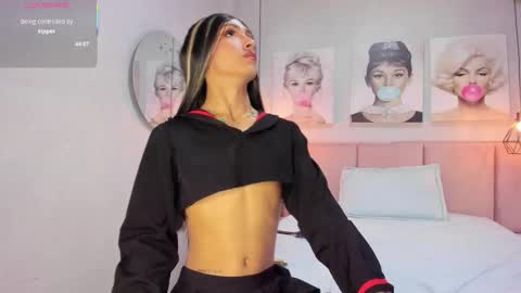 Snapshot of dara_petite_ chatting on 6, 11, 2025 online show from 6, 11, 2025