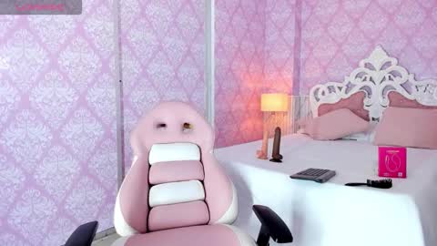 Snapshot of dara_petite_ chatting on 9, 11, 2025 online show from 9, 11, 2025