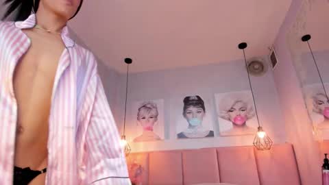 Snapshot of dara_petite_ chatting on 25, 11, 2025 online show from 25, 11, 2025