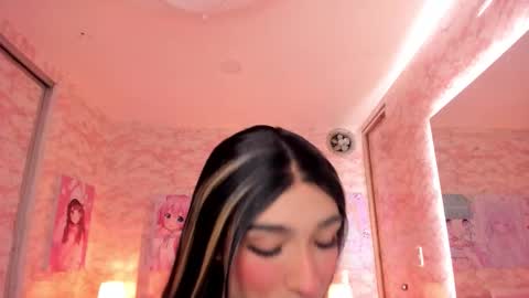 Snapshot of dara_petite_ chatting on 3, 12, 2025 online show from 3, 12, 2025