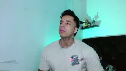 Snapshot of darius_phoenix chatting on 6, 4, 2026 Darius Phoenix online show from 6, 4, 2026