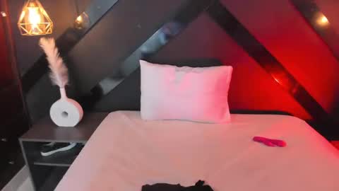 M I K A E L A online show from 8, 1, 2025