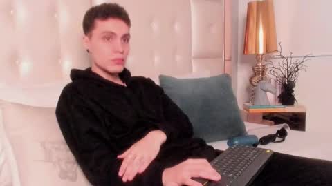 dark_sun333 online show from 1, 2, 2026