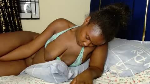 Snapshot of dark_tiffany chatting on 17, 11, 2025 Tiff online show from 17, 11, 2025