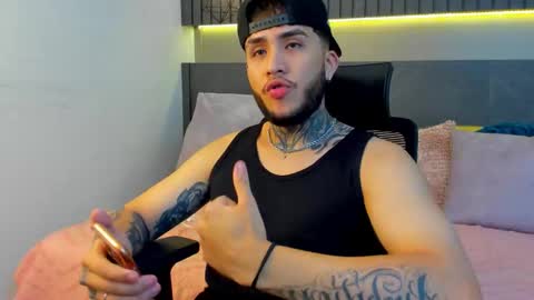 Snapshot of darkgoldengaze chatting on 13, 11, 2025 Dark online show from 13, 11, 2025