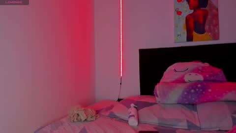 Darlyhooper online show from 4, 3, 2026