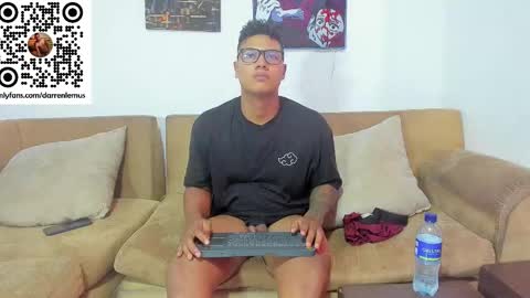 Snapshot of darren_lemus chatting on 23, 9, 2025 Darren lemus online show from 23, 9, 2025