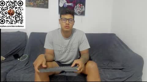 Snapshot of darren_lemus chatting on 11, 10, 2025 Darren lemus online show from 11, 10, 2025