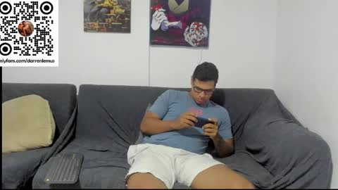 Snapshot of darren_lemus chatting on 22, 10, 2025 Darren lemus online show from 22, 10, 2025