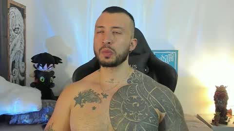 Snapshot of dave_max93 chatting on 4, 11, 2025 DAVE MAX online show from 4, 11, 2025