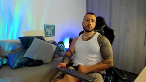 Snapshot of dave_max93 chatting on 8, 11, 2025 DAVE MAX online show from 8, 11, 2025