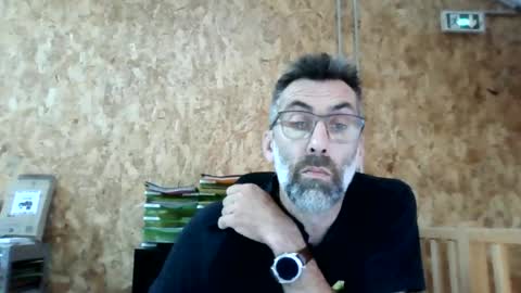 Snapshot of davebss chatting on 4, 7, 2026 Le Coquet online show from 4, 7, 2026