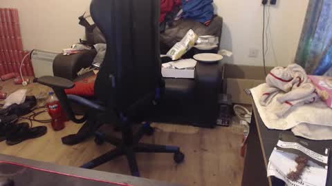 Snapshot of daver281197 chatting on 5, 2, 2026 dave online show from 5, 2, 2026