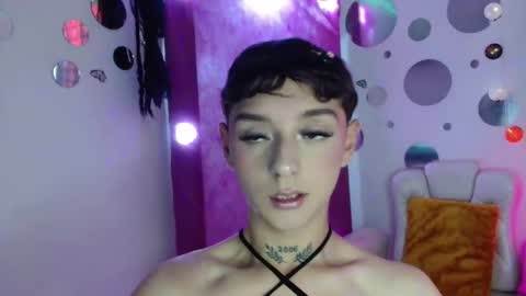 Snapshot of david_fox01 chatting on 4, 11, 2025 David Fox online show from 4, 11, 2025