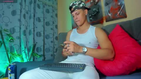 Snapshot of david_neill chatting on 3, 11, 2025 David Neill online show from 3, 11, 2025