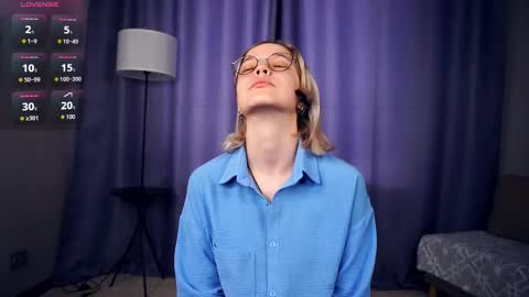 Charlie 18yo online show from 16, 9, 2025