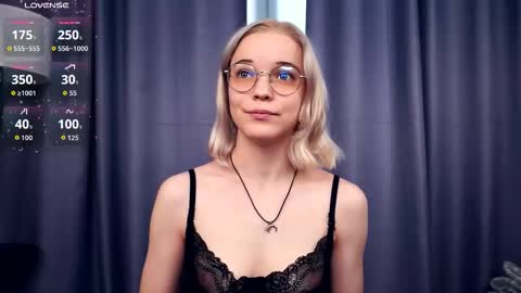 Charlie 18yo online show from 14, 10, 2025