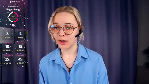 Charlie 18yo online show from 26, 10, 2025