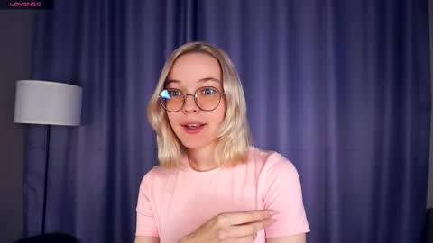 Charlie 18yo online show from 3, 11, 2025