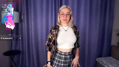 Charlie 18yo online show from 23, 11, 2025