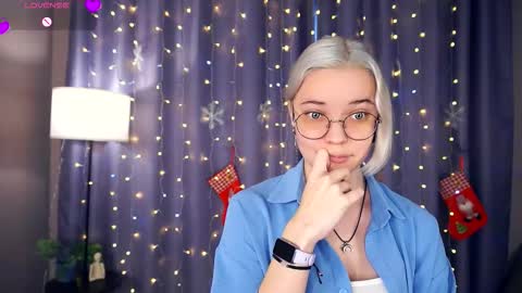 Charlie 18yo online show from 15, 12, 2025