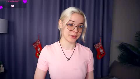 Charlie 18yo online show from 20, 12, 2025