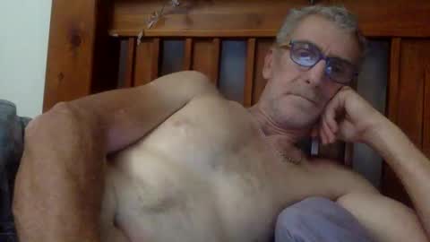 Snapshot of deanofflove2210 chatting on 10, 12, 2024 deanofflove2210 online show from 10, 12, 2024