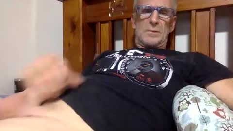 Snapshot of deanofflove2210 chatting on 1, 2, 2025 deanofflove2210 online show from 1, 2, 2025