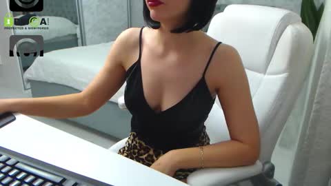 Snapshot of dear_ellisse chatting on 9, 10, 2025 Elly online show from 9, 10, 2025