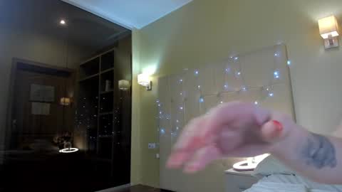 Debbie Mon Tue Fri Sun Sat GMT 3 1000am - 0400pm  online show from 13, 1, 2025