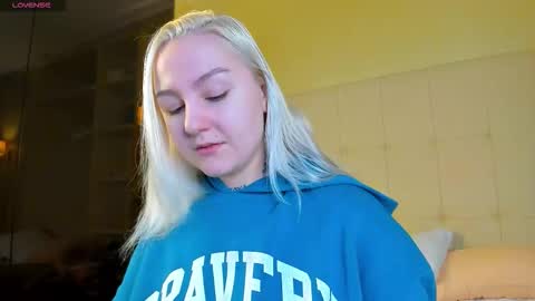 Debbie Mon Tue Fri Sun Sat GMT 3 1000am - 0400pm  online show from 27, 2, 2026