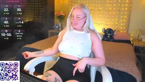 Debbie Mon Tue Fri Sun Sat GMT 3 1000am - 0400pm  online show from 10, 5, 2026