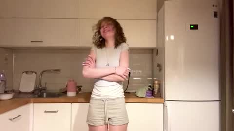 Hello My name is Sarah im new model here and little but shy. online show from 18, 1, 2026