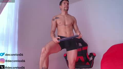 Snapshot of deconrios chatting on 8, 10, 2025 Santiago online show from 8, 10, 2025