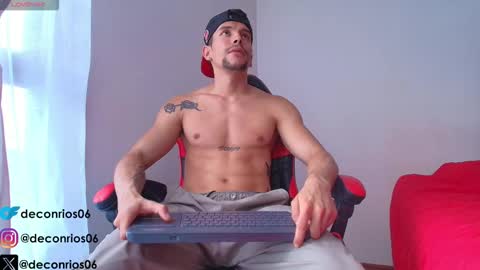 Snapshot of deconrios chatting on 11, 10, 2025 Santiago online show from 11, 10, 2025