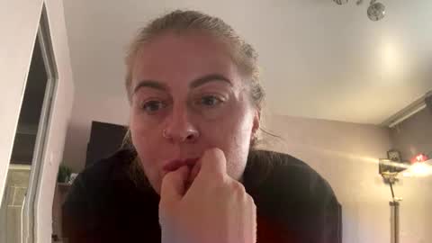 Snapshot of deean12 chatting on 27, 3, 2026 deean12 online show from 27, 3, 2026