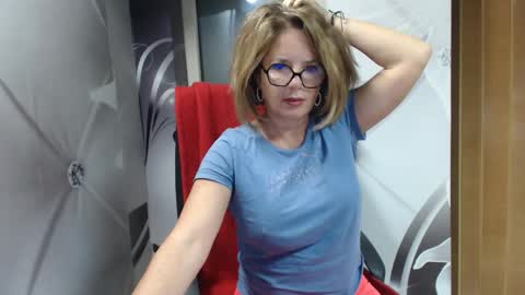 hi guys i m a cute milf i m here for good time and nice people pls be respectfool and enjoy me online show from 27, 10, 2025
