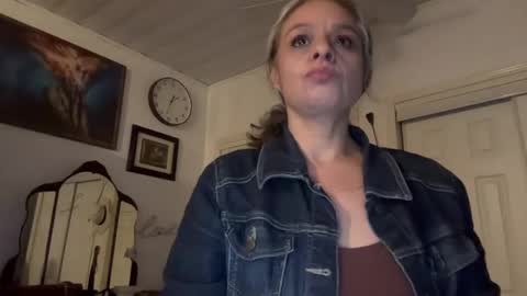 Tori online show from 10, 5, 2026
