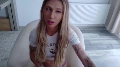 Snapshot of deidi_sweet chatting on 24, 10, 2025 Di online show from 24, 10, 2025