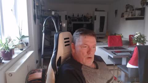 Snapshot of deinprinz2312 chatting on 25, 12, 2024 deinprinz2312 online show from 25, 12, 2024