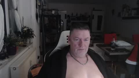 Snapshot of deinprinz2312 chatting on 2, 1, 2025 deinprinz2312 online show from 2, 1, 2025