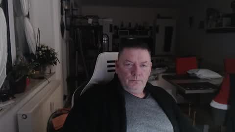 Snapshot of deinprinz2312 chatting on 3, 1, 2025 deinprinz2312 online show from 3, 1, 2025