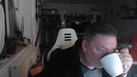 Snapshot of deinprinz2312 chatting on 7, 1, 2025 deinprinz2312 online show from 7, 1, 2025
