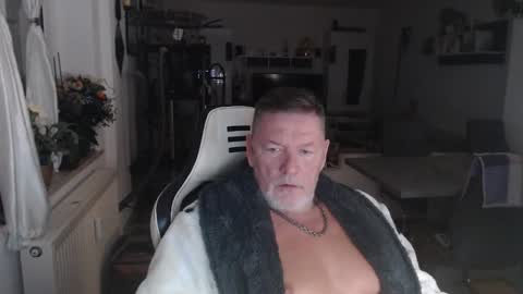 Snapshot of deinprinz2312 chatting on 1, 10, 2025 deinprinz2312 online show from 1, 10, 2025