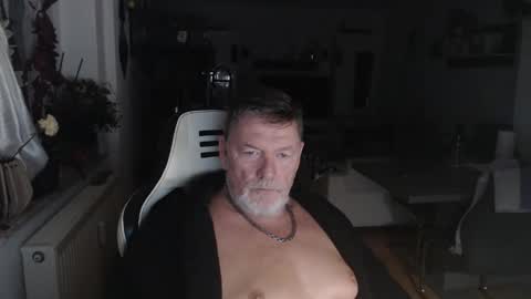 Snapshot of deinprinz2312 chatting on 11, 10, 2025 deinprinz2312 online show from 11, 10, 2025